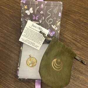 Jane Win large pendant